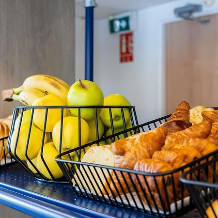 Hotel Ibis Budget Aeroport - A61 2*