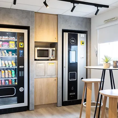 Ibis Budget Aeroport - A61 2* قرقشونه